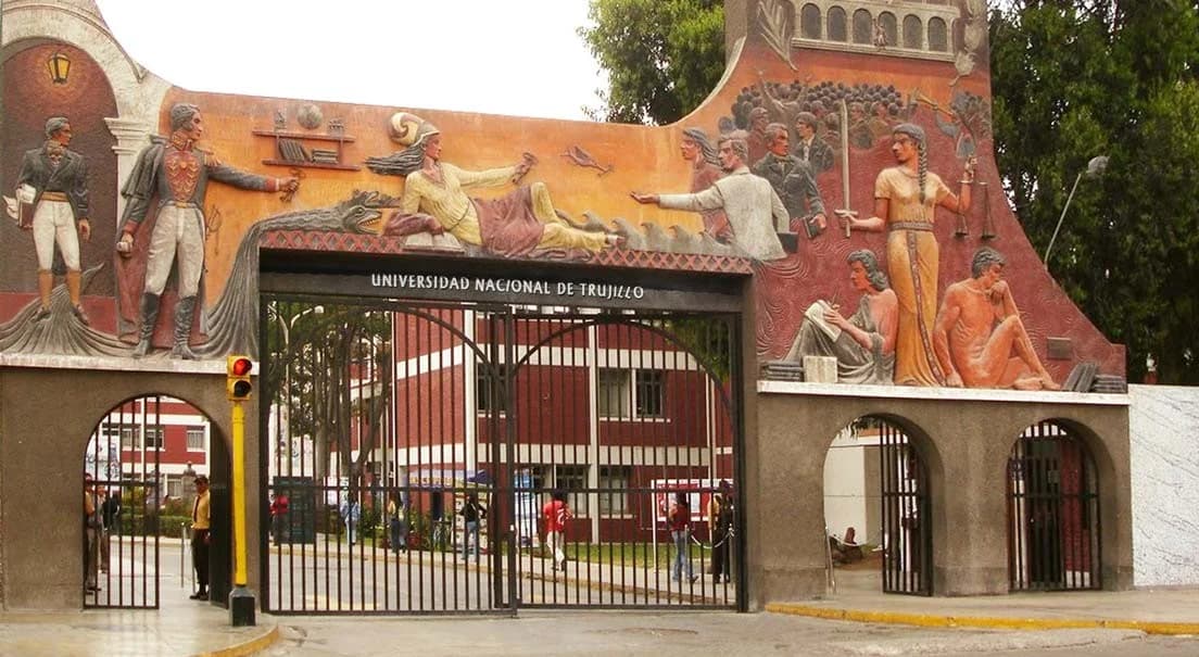 Frontis de la UNT